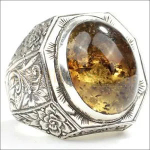 Chevalière homme argent pierre ambre baltique gravée à la main