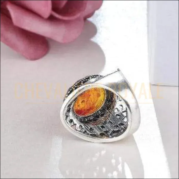 Chevalière pour femme antique équipés de pierres d'ambre