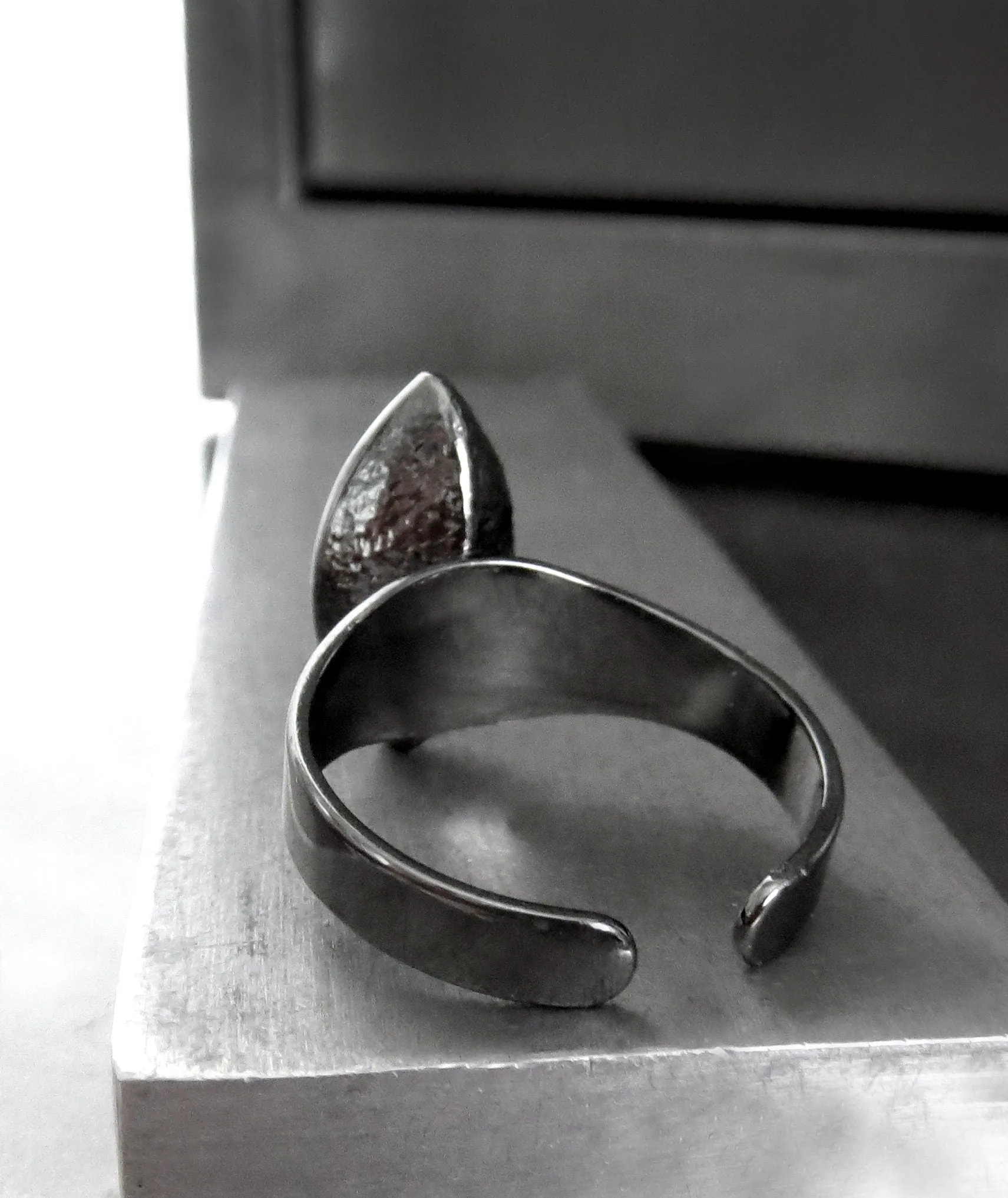 DROP of BLOOD - Gothic Deep Red Crystal Ring