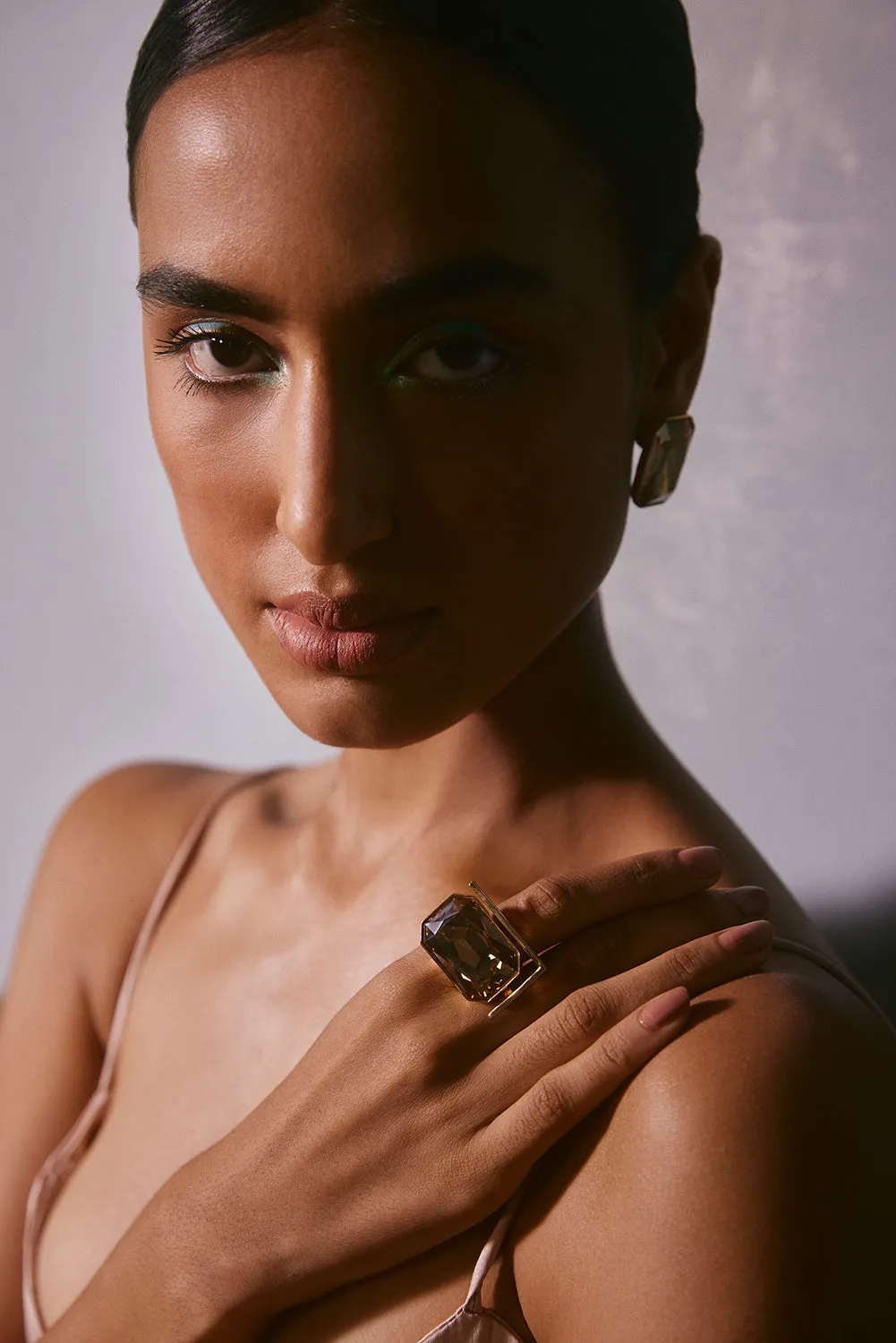 Fashion Jewelry-18k Gold Plated-Cocktail Ring-Radiance Crystal-Gold-VOYCE1008-M-Fashion Edit Voyce