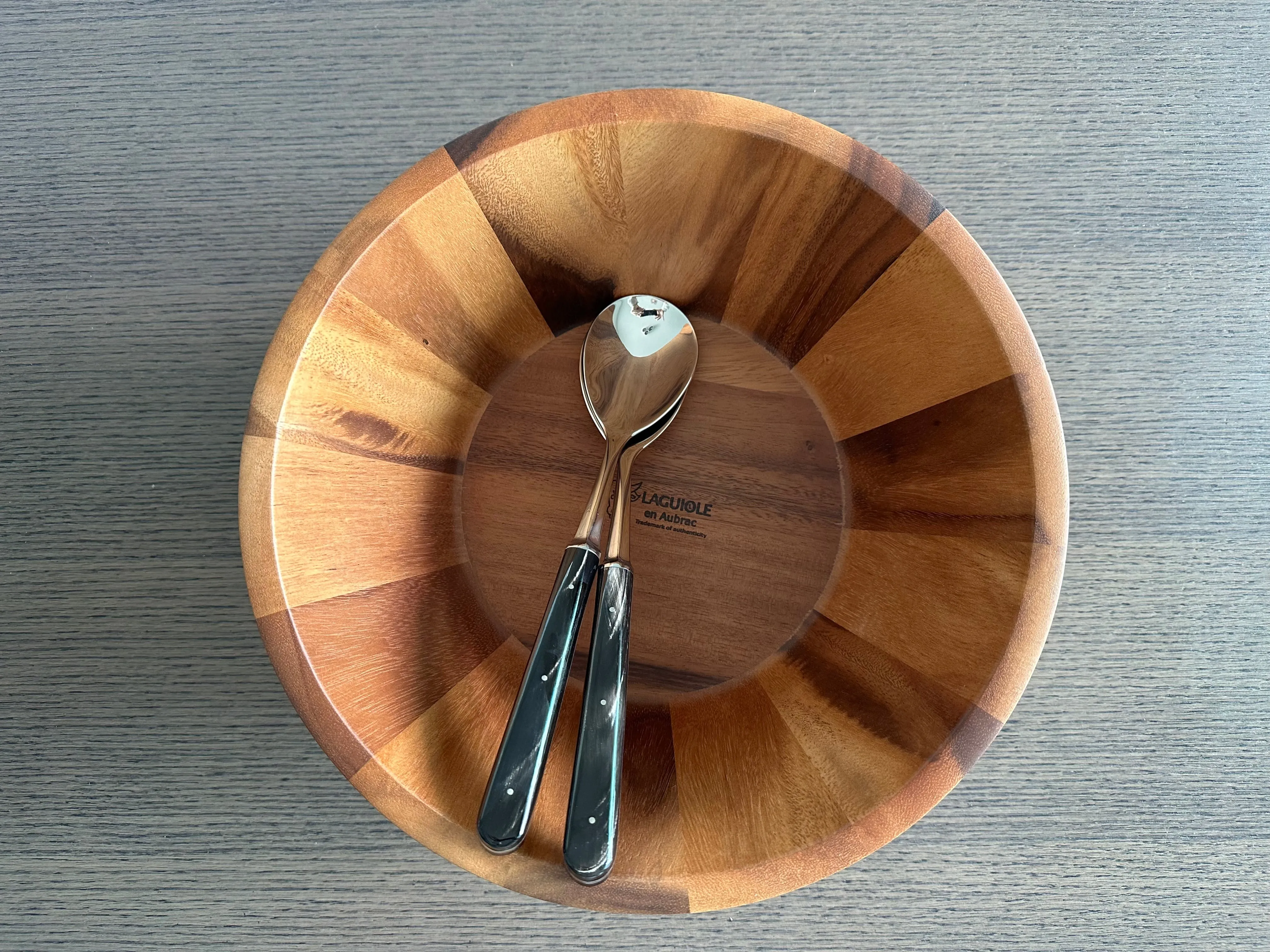Laguiole en Aubrac Deluxe Bundle 2-Piece Salad Server with Buffalo Horn Handles & Acacia Wood Salad Bowl