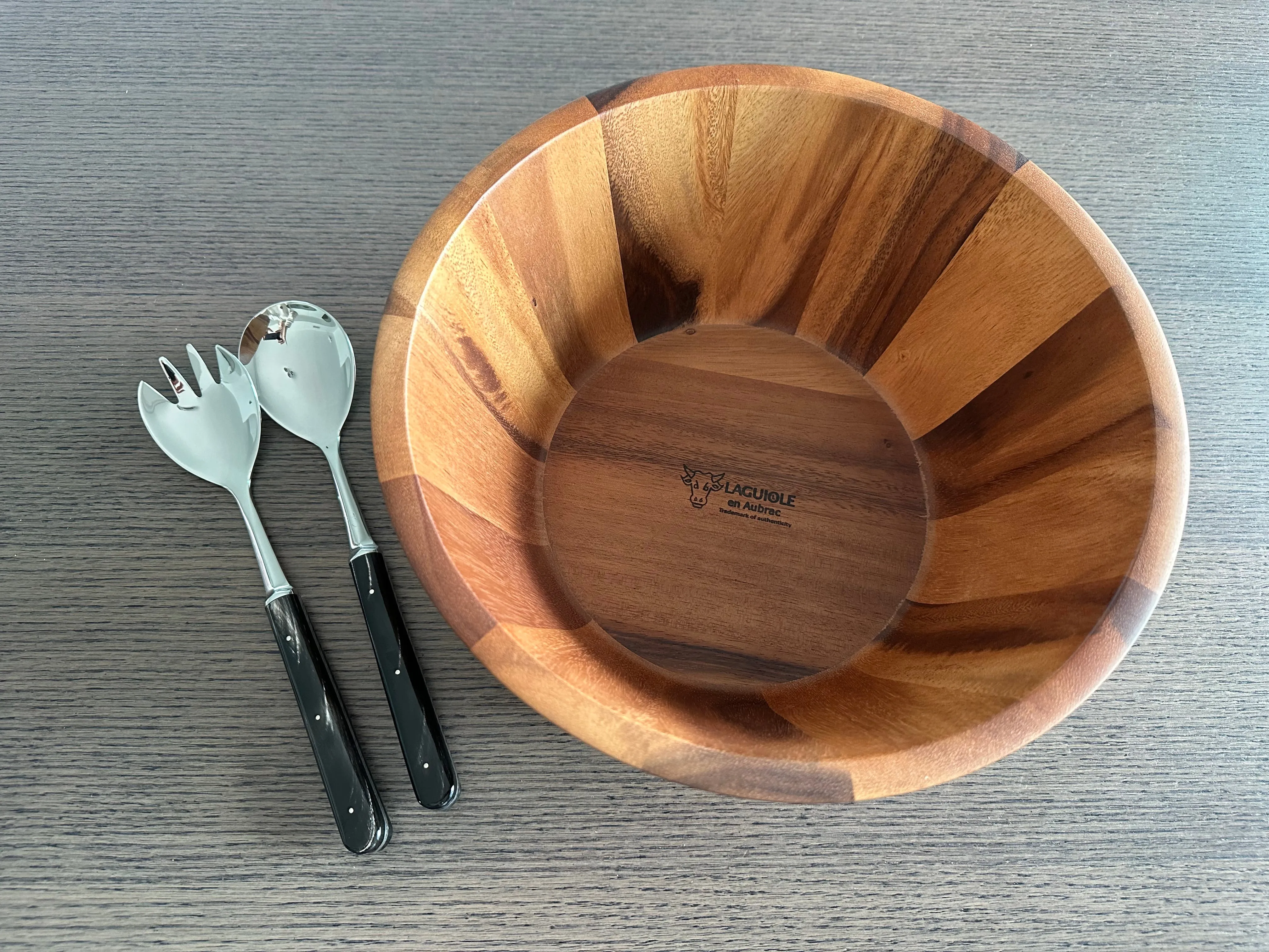 Laguiole en Aubrac Deluxe Bundle 2-Piece Salad Server with Buffalo Horn Handles & Acacia Wood Salad Bowl