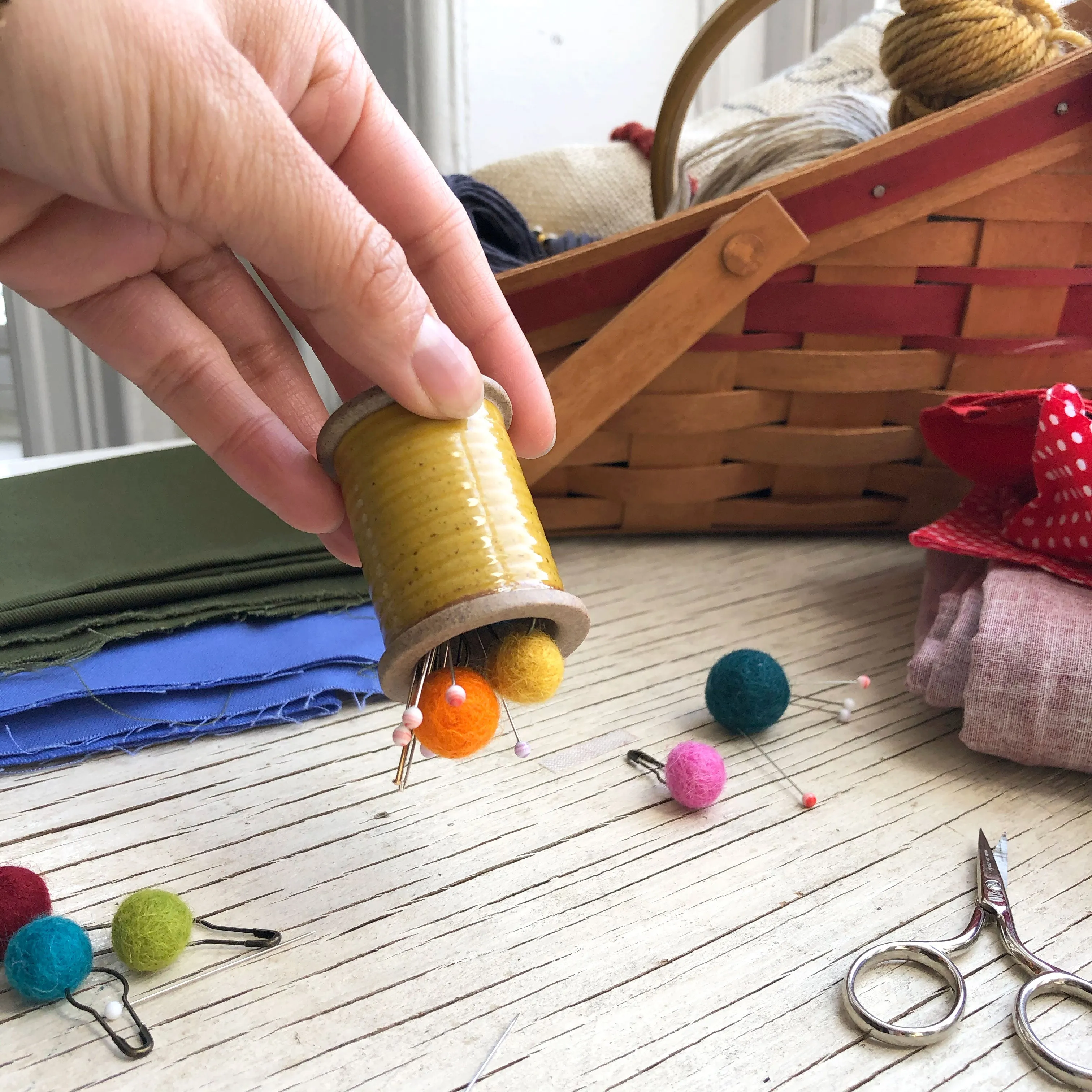 Magnetic Spool Pin Holder