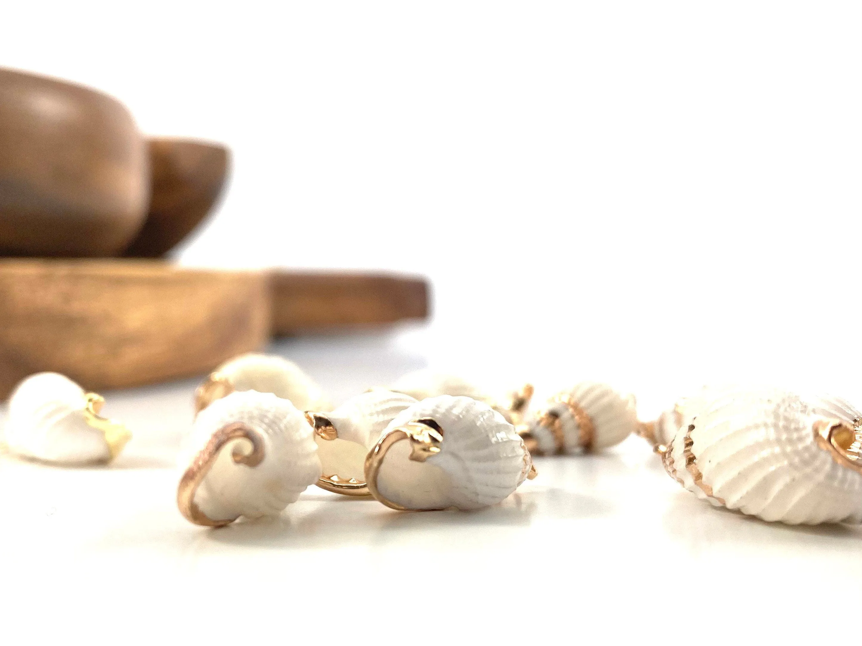 Natural White Shell Mother of Pearl Shell Pendants, Gold Plated On Zinc Alloy, Seashell, Sku#M355