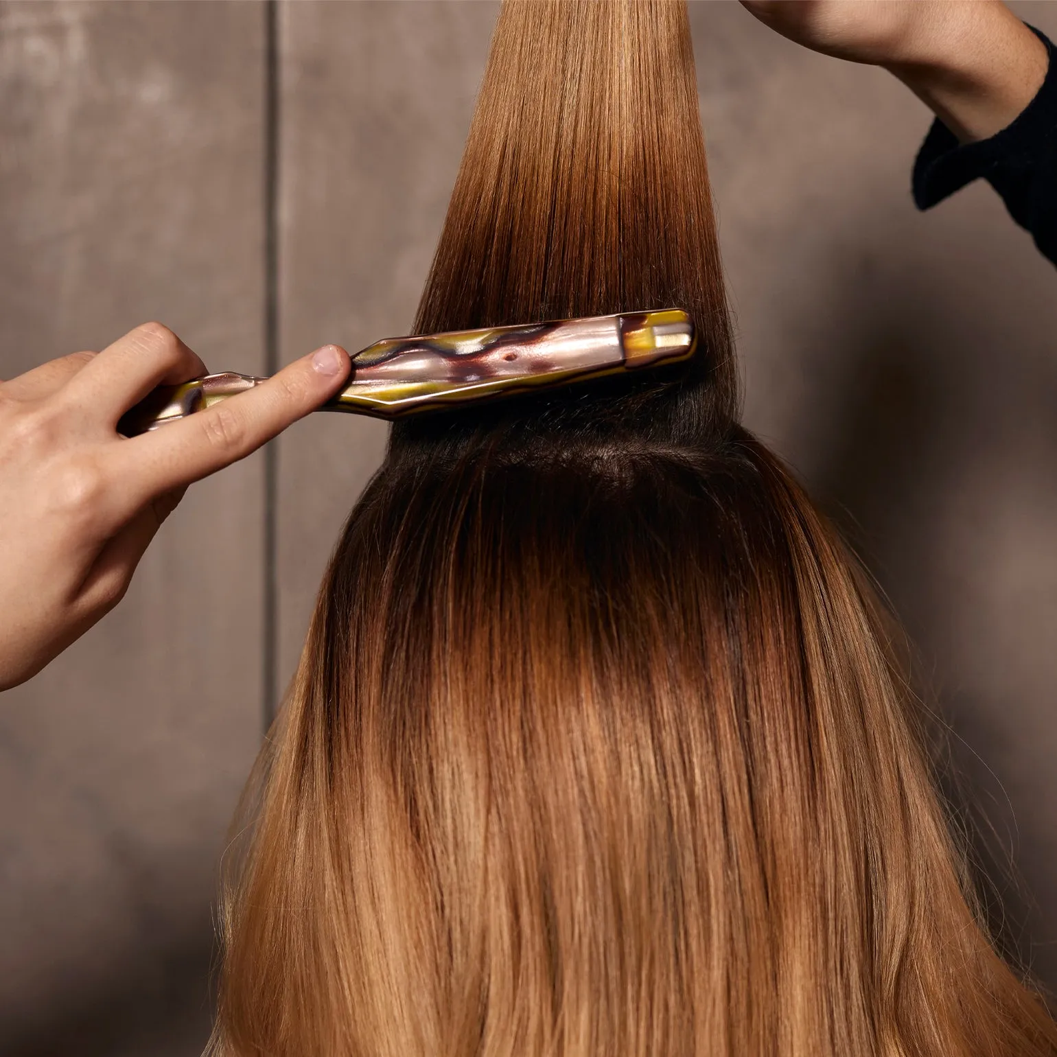 Oribe Italian Resin Teasing Brush