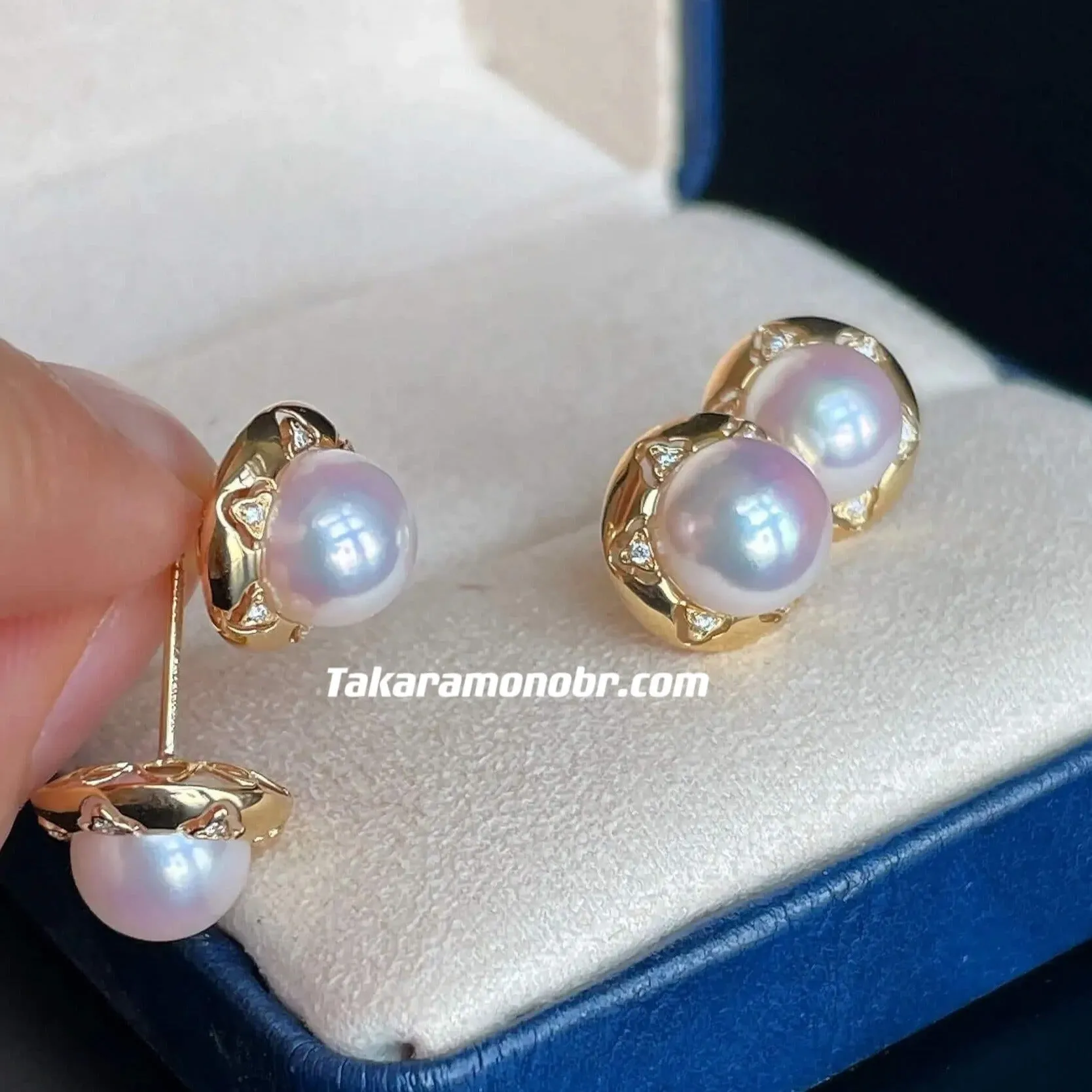 Sparkling Cultured Saltwater White Round Akoya Pearl Stud Earrings, 8.0-8.5 mm
