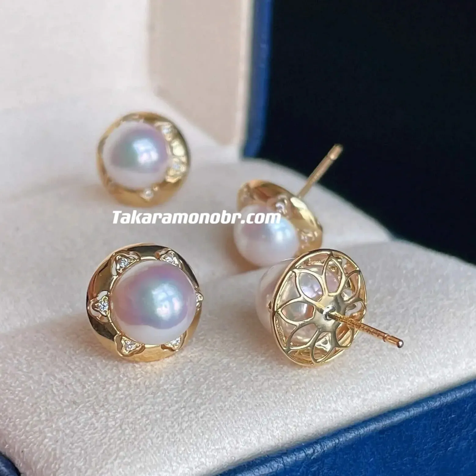 Sparkling Cultured Saltwater White Round Akoya Pearl Stud Earrings, 8.0-8.5 mm